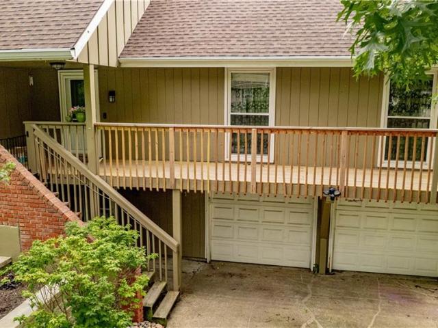 205 NE Noeleen Lane