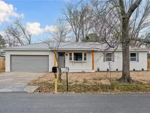 205 SE 12TH ST, BENTONVILLE, AR 72712