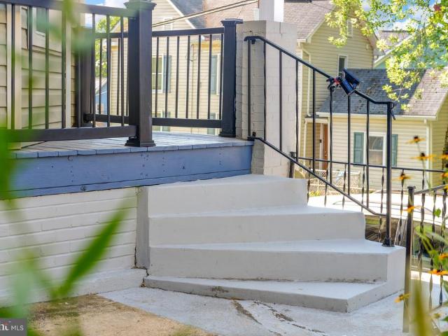 205 W B Street