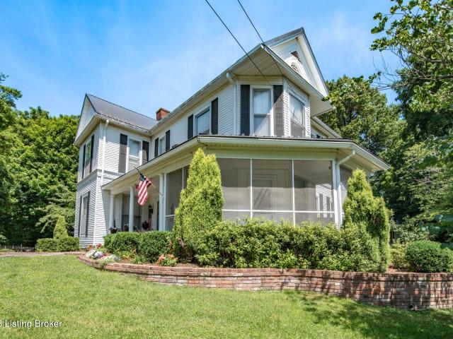 205 W Chestnut St