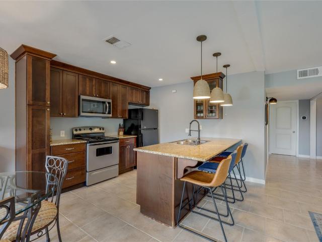 205 Venture Blvd S