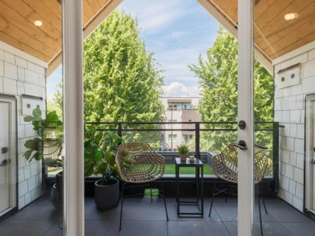 2066 1St Avenue E, Vancouver, BC, V5N 1B5 duplex for sale | Listing ID R3165 | Royal LePage