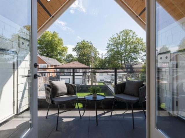 2068 1St Avenue E, Vancouver, BC, V5N 1B5 duplex for sale | Listing ID R3165 | Royal LePage