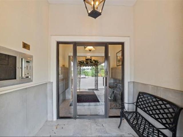 2068 Walton Way 201