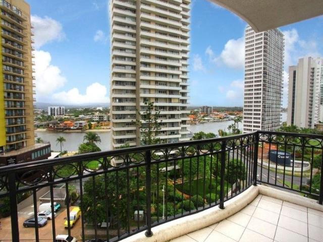 2061/23 Ferny Av