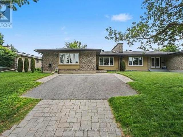 2061 Cabot Street, Ottawa, ON, K1H 6J7 house for sale | Listing ID X13784 | Royal LePage