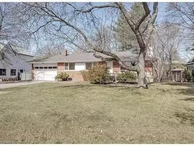 2063 Glenforest Crescent, Oakville, ON, L6J 2G5 house for le.