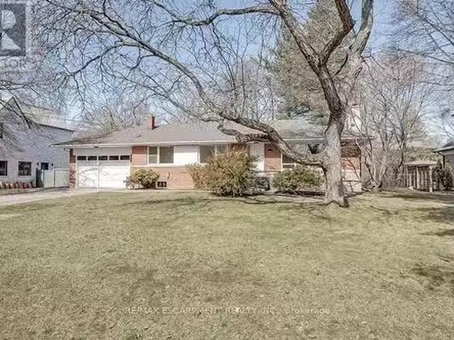 2063 Glenforest Crescent, Oakville, ON, L6J 2G5 house for le.