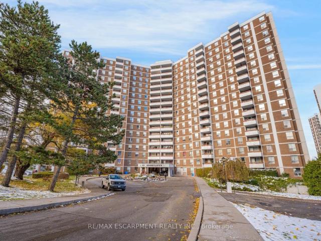 206 10 Edgecliff Golfway, North York | 3Beds/2Bath, Condo, $489,000 | Condos. Ca