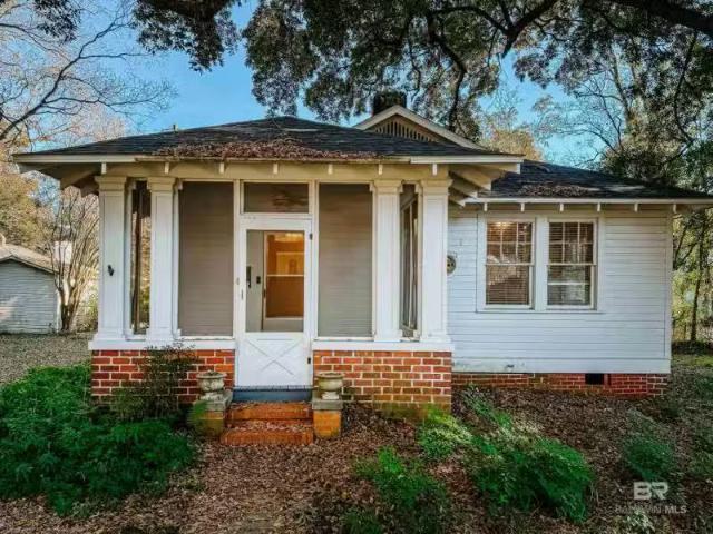 206 1ST ST, CHICKASAW, AL 36611
