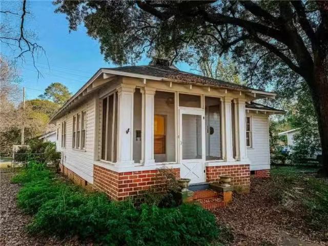 206 1ST ST, CHICKASAW, AL 36611