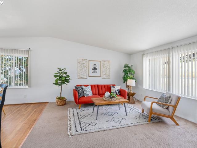 206 Columbia AVE