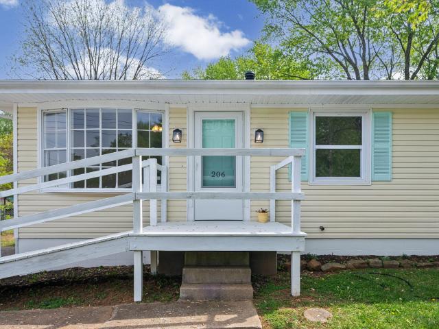 206 Crest Drive