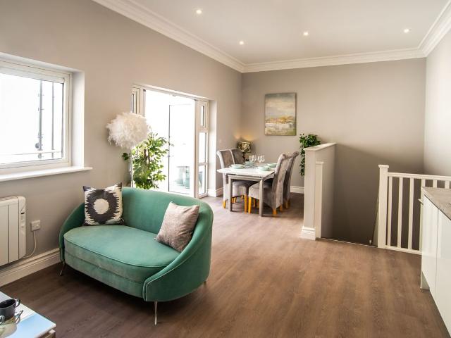 206 Derby Road, Nottingham NG7, 2 bed flat to rent, £1,500 pcm | PrimeLocation