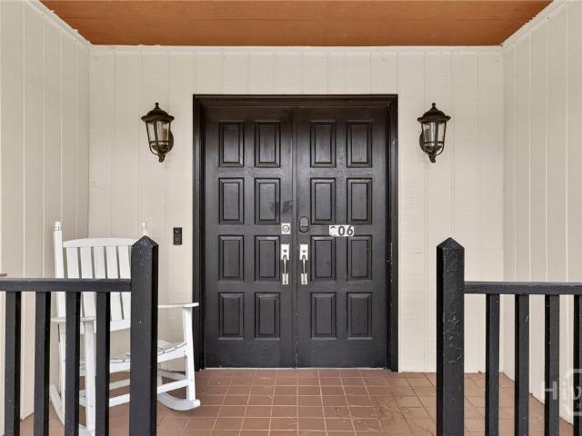 206 E Point Drive