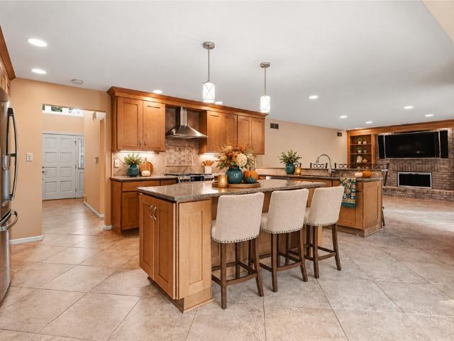206 Essex Ct