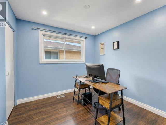 206 FORESTWOOD Drive, Kitchener, Ontario, N2N1B9