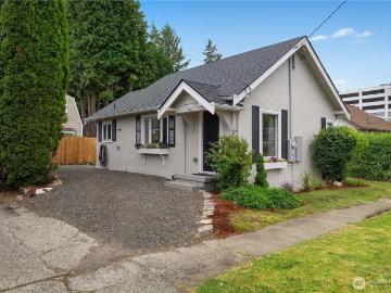 206 Hewitt Avenue