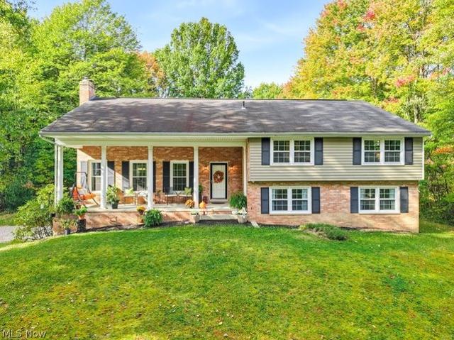 206 Hiram College Dr, Sagamore Hills, OH 44067