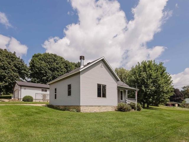 206 Oak St, Montfort, WI 53569