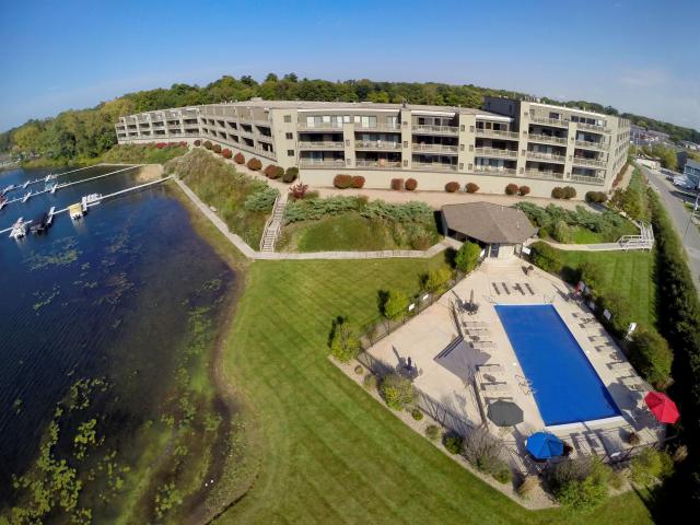 206 Outlook Cove Dr, La Porte, IN 46350 | MLS #821351
