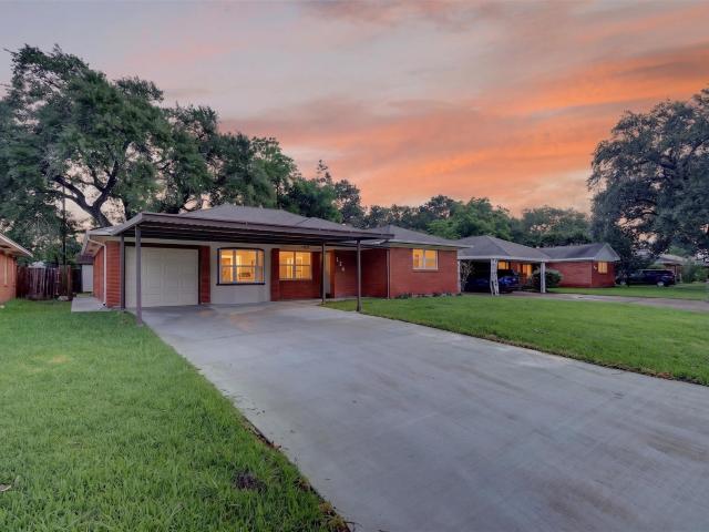 206 Mockingbird Lane