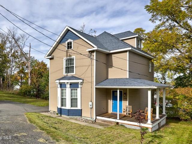 206 Main St, Altamont, NY 12009