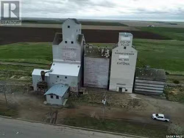 206 Railway Avenue E, Eatonia, SK, S0L 0Y0 commercial for sa.
