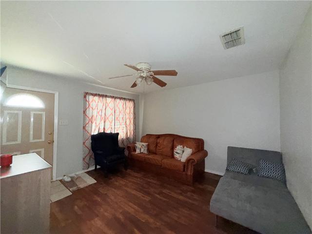206 W Lott Avenue