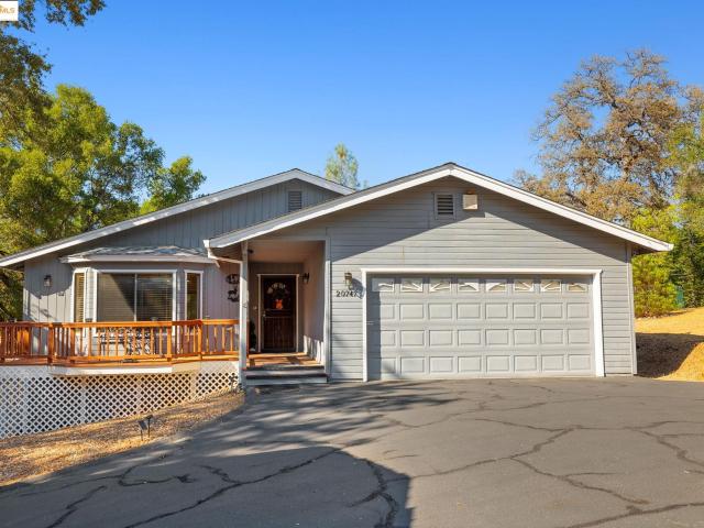 20747 Rising Hill Cir