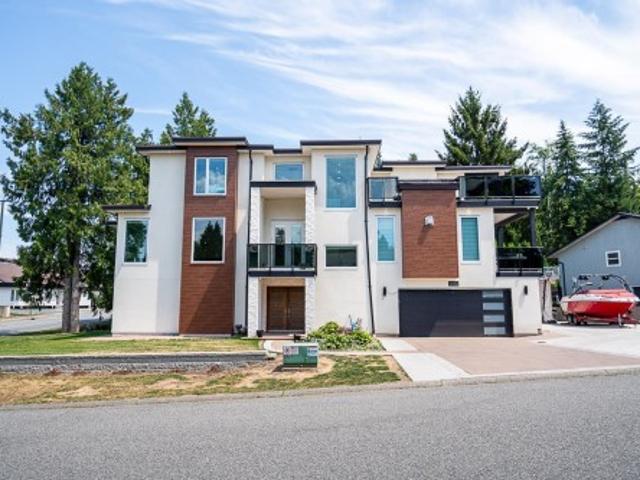 2075 Avenue, Langley, BC, V3A 3L8 house for sale | Listing ID R3140 | Royal LePage