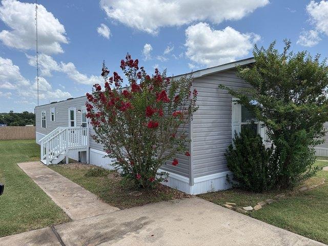 2075 FM 389 Trlr 95, Brenham, TX 77833