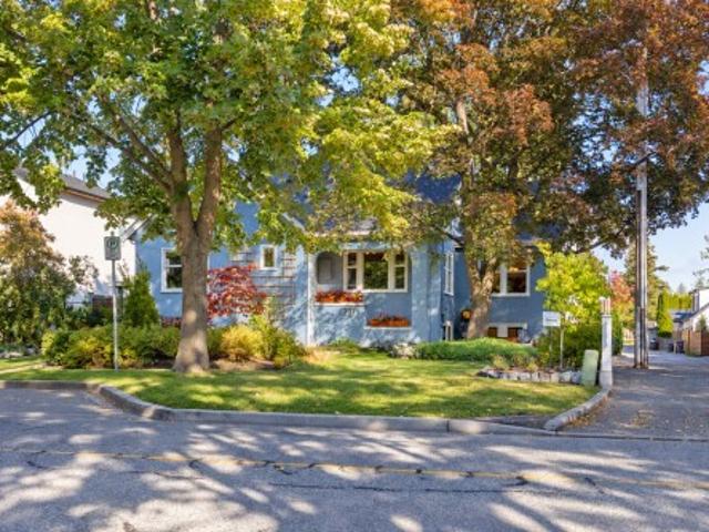 2071 Abbott Street, Kelowna, BC, V1Y 1C5 house for sale | Listing ID 10402 | Royal LePage