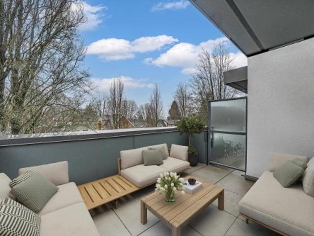 2071 1St Avenue E, Vancouver, BC, V5N 1B6 townhouse for sale | Listing ID R3159 | Royal LePage