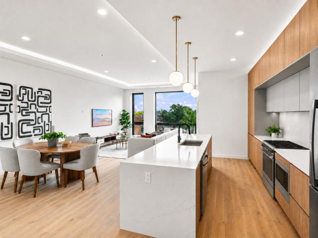 2072 N Western Avenue # 303