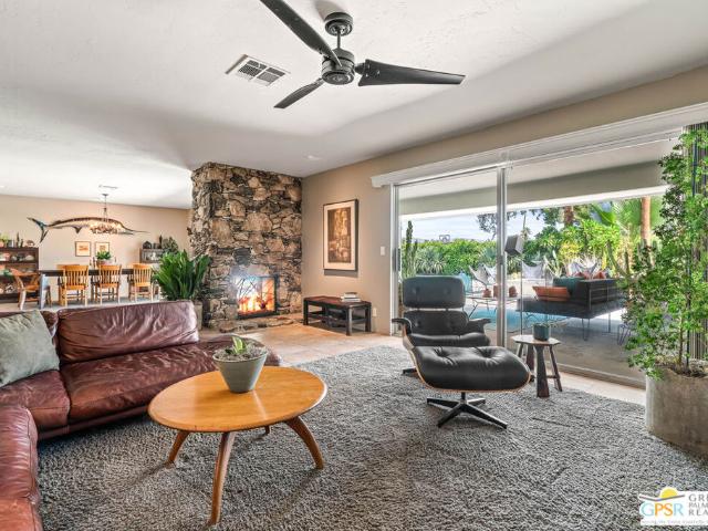 2072 S Bobolink Lane