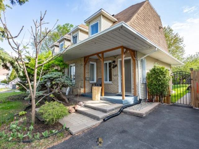 2073 Av. Dumouchel, Laval Chomedey, QC, H7S 2H4 house for sale | Listing ID 14239 | Royal LePage