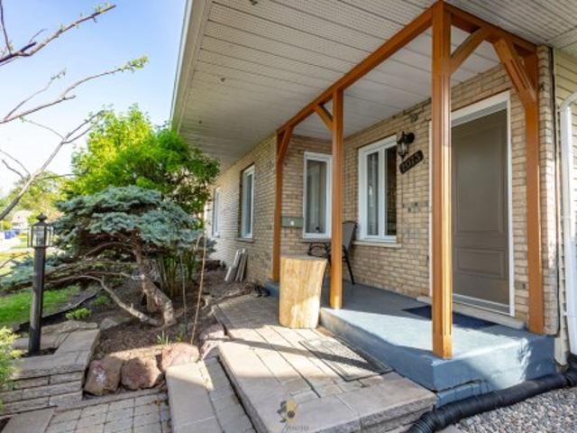 2073 Av. Dumouchel, Laval Chomedey, QC, H7S 2H4 house for sale | Listing ID 14239 | Royal LePage