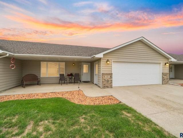 207 5th St W Unit 103, Hartford, SD 57033
