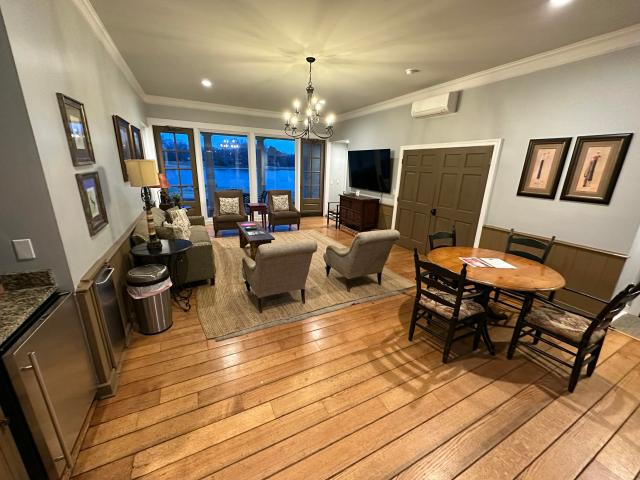 207 Country Club Dr