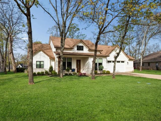 207 Colonial Dr, Mabank, TX 75156 | MLS #21209