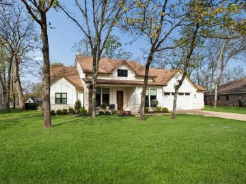 207 Colonial Dr, Mabank, TX 75156 | MLS #21209