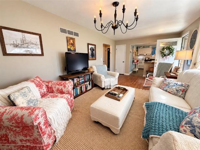 207 Central Dr