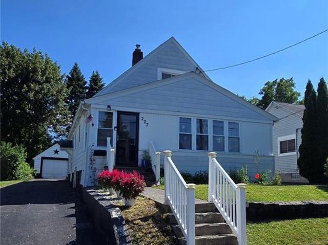 207 Cutler St, East Syracuse, NY 13057