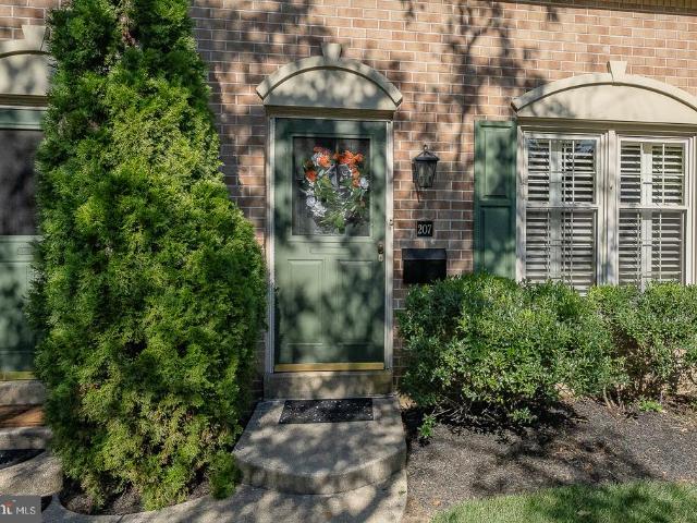 207 Bloomingdale Avenue # 8B