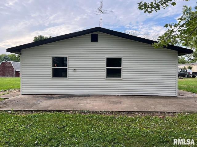207 Brenda Ln, Girard, IL 62640 | MLS #CA1044