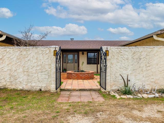 207 Broken Spur Rd, Mountain Home, TX 78058 | MLS #96942
