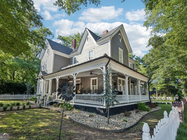 207 E Hightower Trail