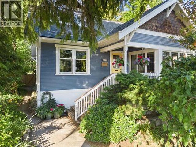 207 Eighth Street, New Westminster, BC, V3M 3P8 house for sale | Listing ID R3143 | Royal LePage