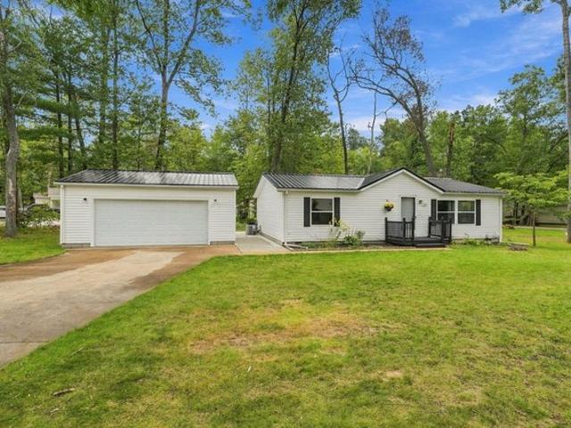207 Forestville Dr, Houghton Lake, MI 48629